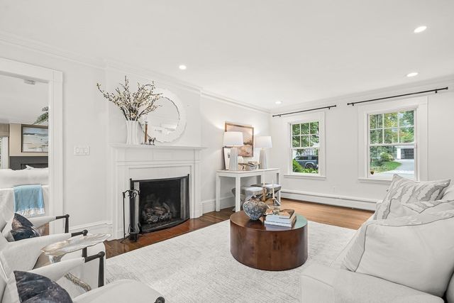 8 Tennyson Rd, Wellesley, MA 02481