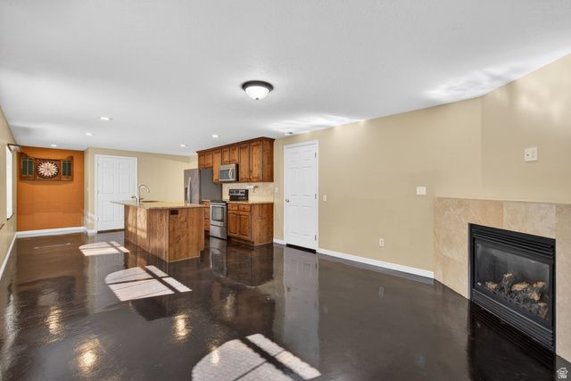 90 W COTTAGE AVE, Sandy, UT 84070