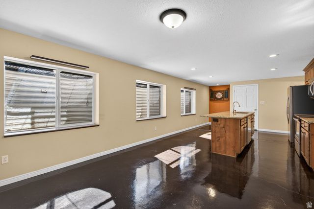 90 W COTTAGE AVE, Sandy, UT 84070