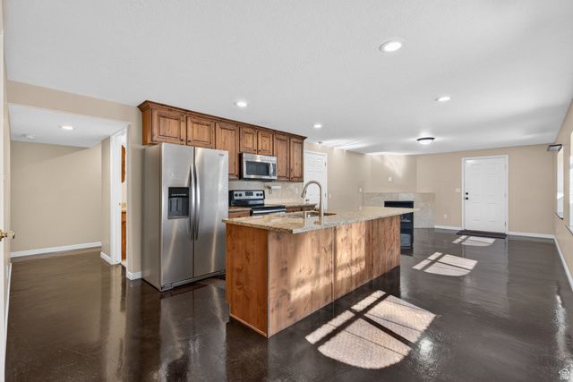 90 W COTTAGE AVE, Sandy, UT 84070