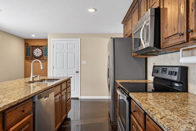 90 W COTTAGE AVE, Sandy, UT 84070