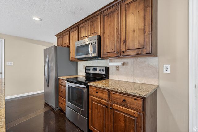 90 W COTTAGE AVE, Sandy, UT 84070