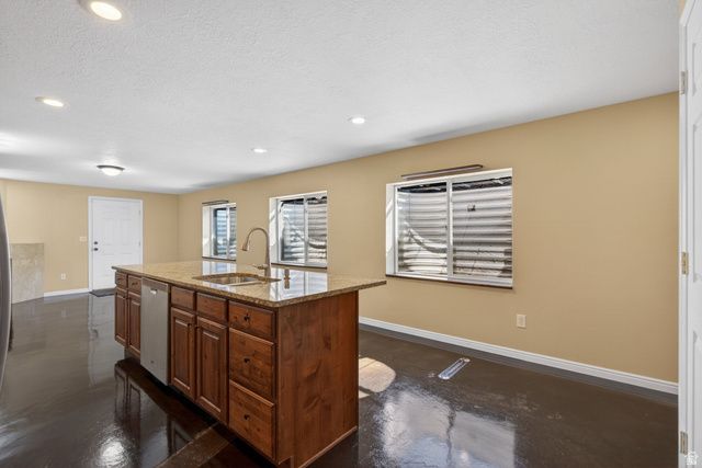 90 W COTTAGE AVE, Sandy, UT 84070
