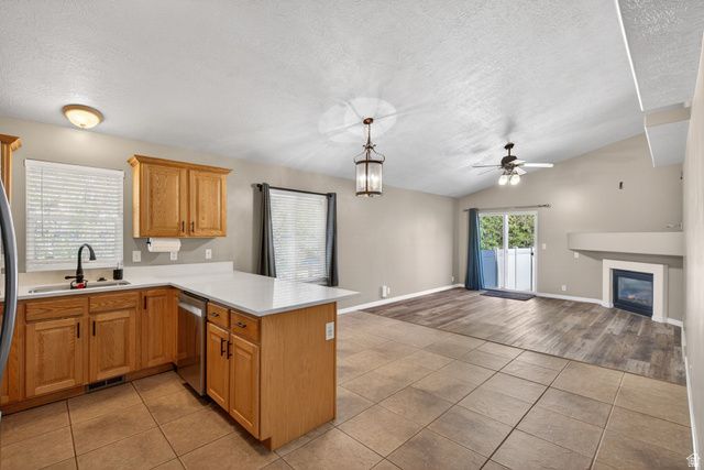 90 W COTTAGE AVE, Sandy, UT 84070