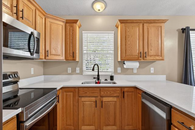 90 W COTTAGE AVE, Sandy, UT 84070