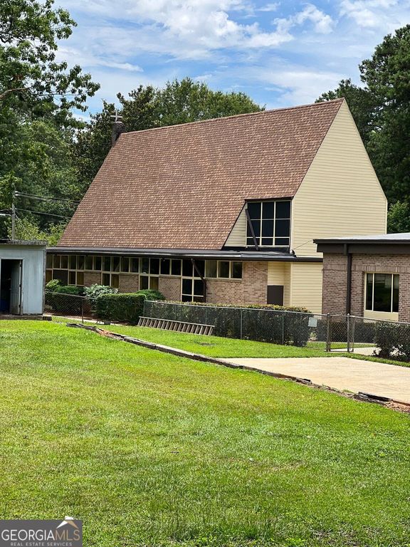 2719 Delowe Drive, East Point, GA 30344 — photo 2