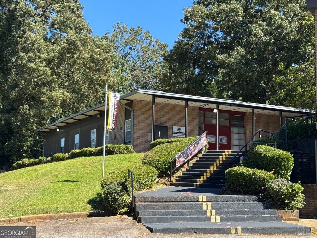 2719 Delowe Drive, East Point, GA 30344 — photo 4