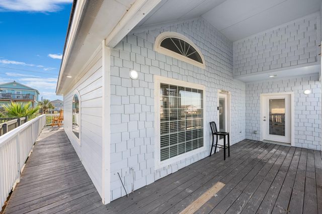 148 Howard Avenue, Surfside Beach, TX 77541
