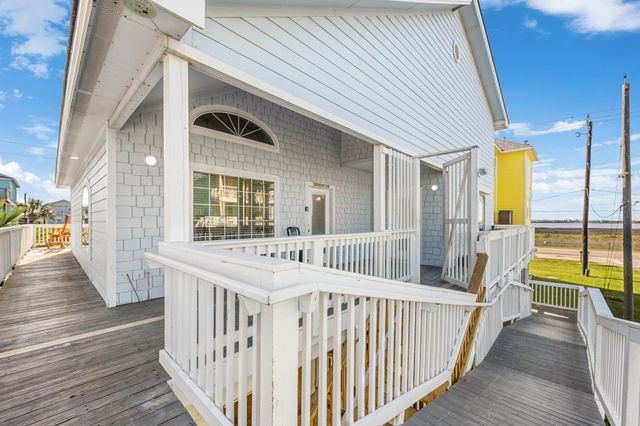 148 Howard Avenue, Surfside Beach, TX 77541