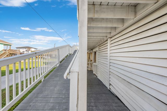 148 Howard Avenue, Surfside Beach, TX 77541