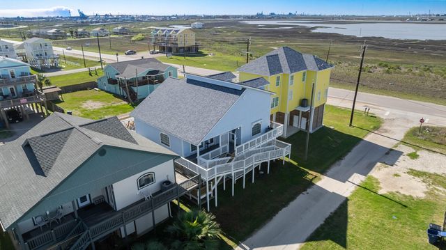 148 Howard Avenue, Surfside Beach, TX 77541