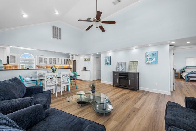 148 Howard Avenue, Surfside Beach, TX 77541