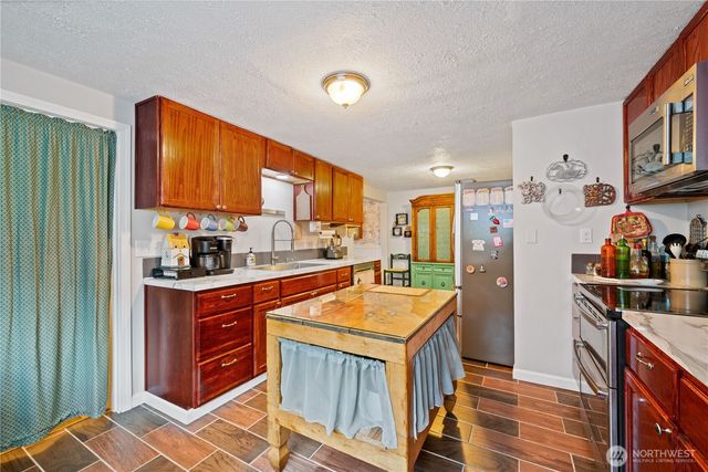722 SW 2nd Avenue, Castle Rock, WA 98611