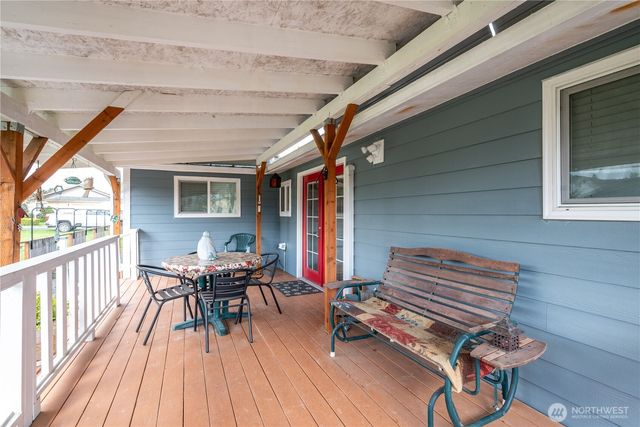 722 SW 2nd Avenue, Castle Rock, WA 98611