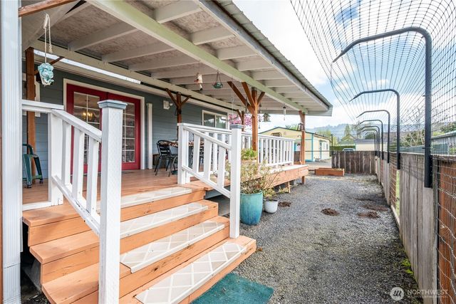 722 SW 2nd Avenue, Castle Rock, WA 98611