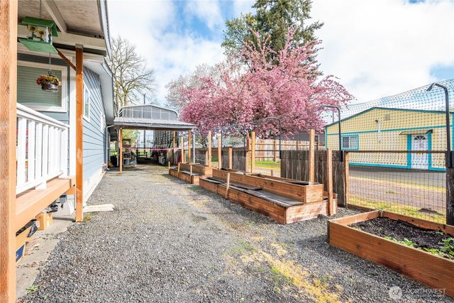 722 SW 2nd Avenue, Castle Rock, WA 98611
