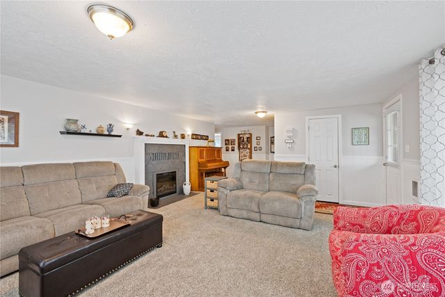 722 SW 2nd Avenue, Castle Rock, WA 98611