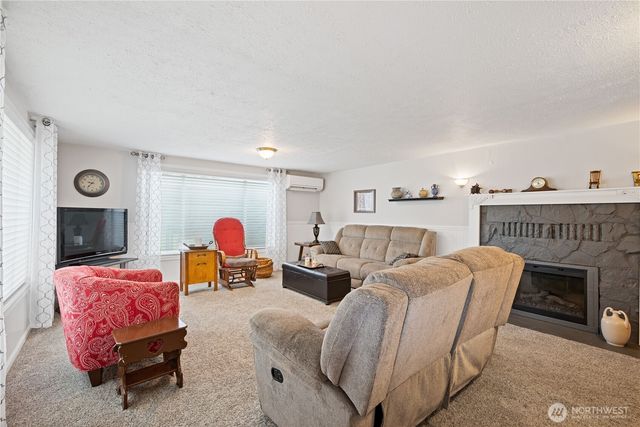 722 SW 2nd Avenue, Castle Rock, WA 98611
