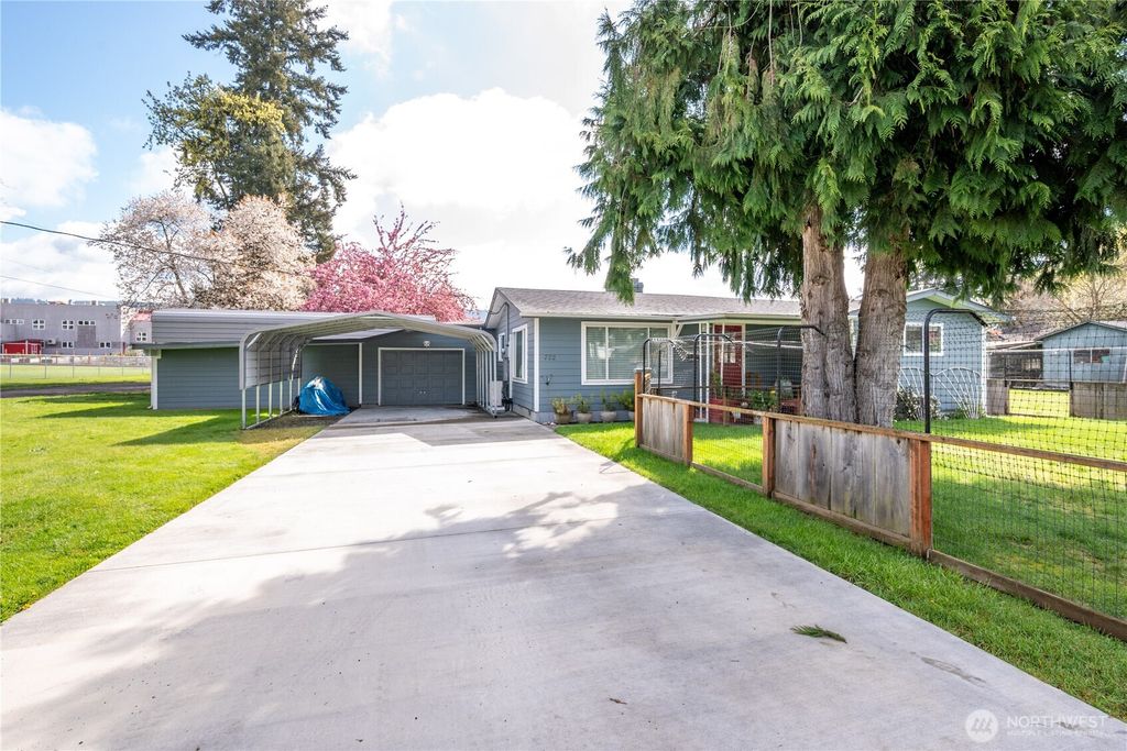 722 SW 2nd Avenue, Castle Rock, WA 98611