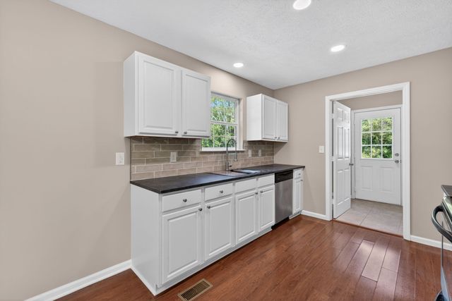 211 St Catherine Ct, Columbia, TN 38401