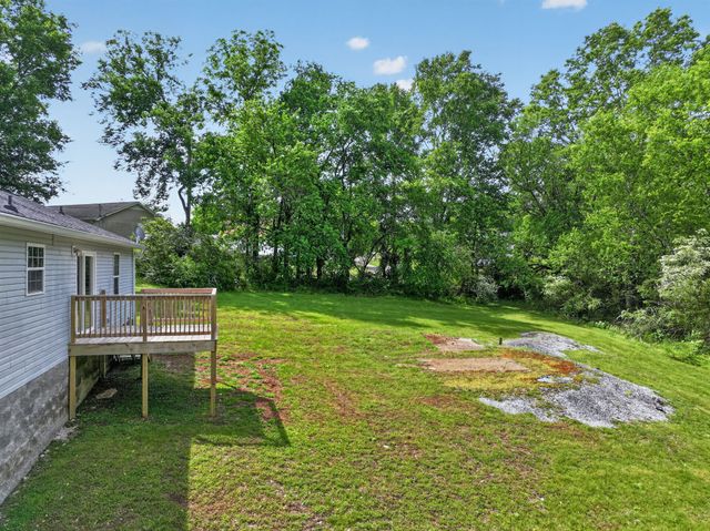 211 St Catherine Ct, Columbia, TN 38401
