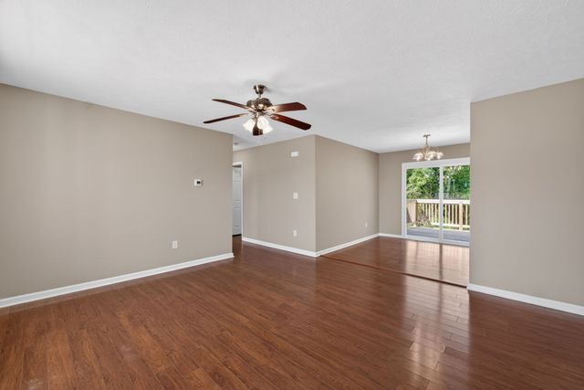 211 St Catherine Ct, Columbia, TN 38401