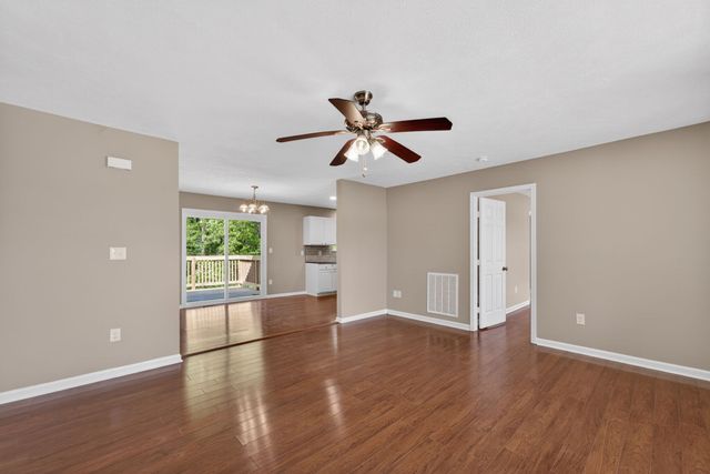 211 St Catherine Ct, Columbia, TN 38401