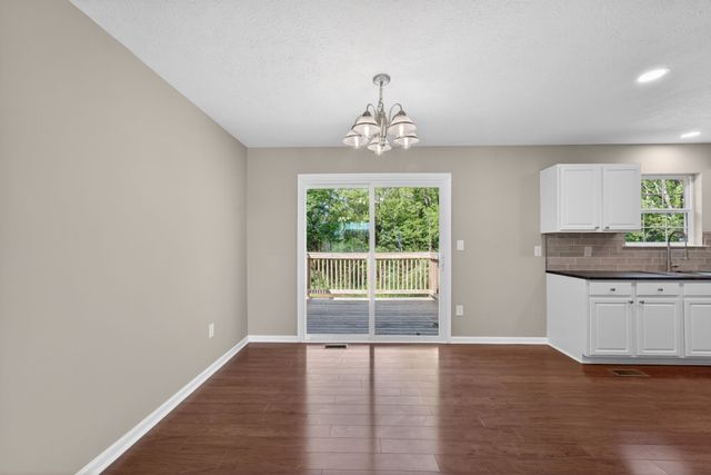 211 St Catherine Ct, Columbia, TN 38401