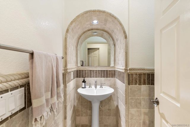 1366 Caminito Arriata, La Jolla, CA 92037