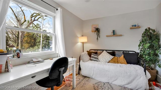 21729 Ridgeway Street, Saint Clair Shores, MI 48080