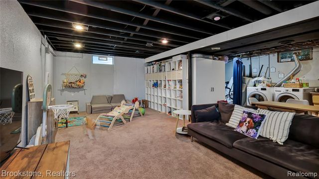 21729 Ridgeway Street, Saint Clair Shores, MI 48080