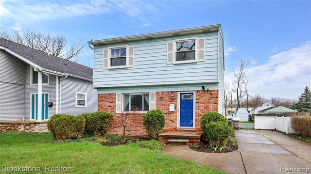 21729 Ridgeway Street, Saint Clair Shores, MI 48080