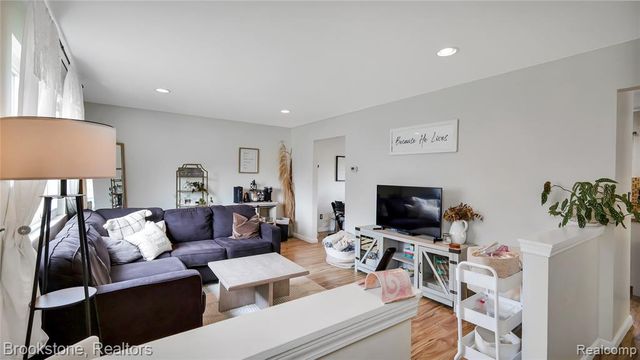 21729 Ridgeway Street, Saint Clair Shores, MI 48080