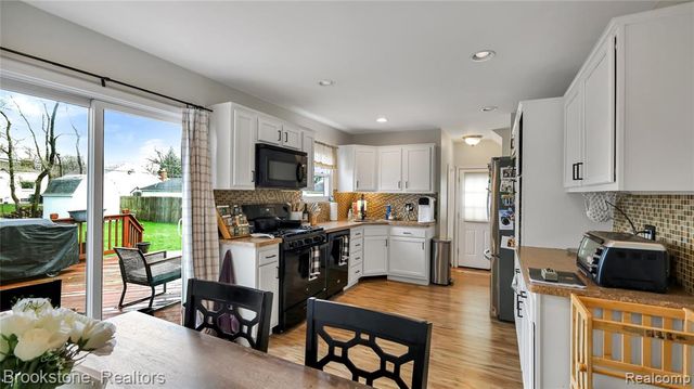 21729 Ridgeway Street, Saint Clair Shores, MI 48080