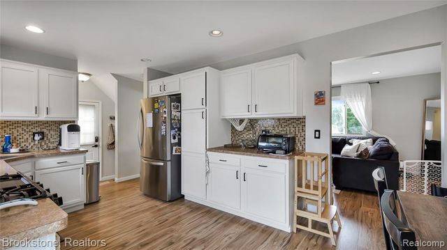 21729 Ridgeway Street, Saint Clair Shores, MI 48080