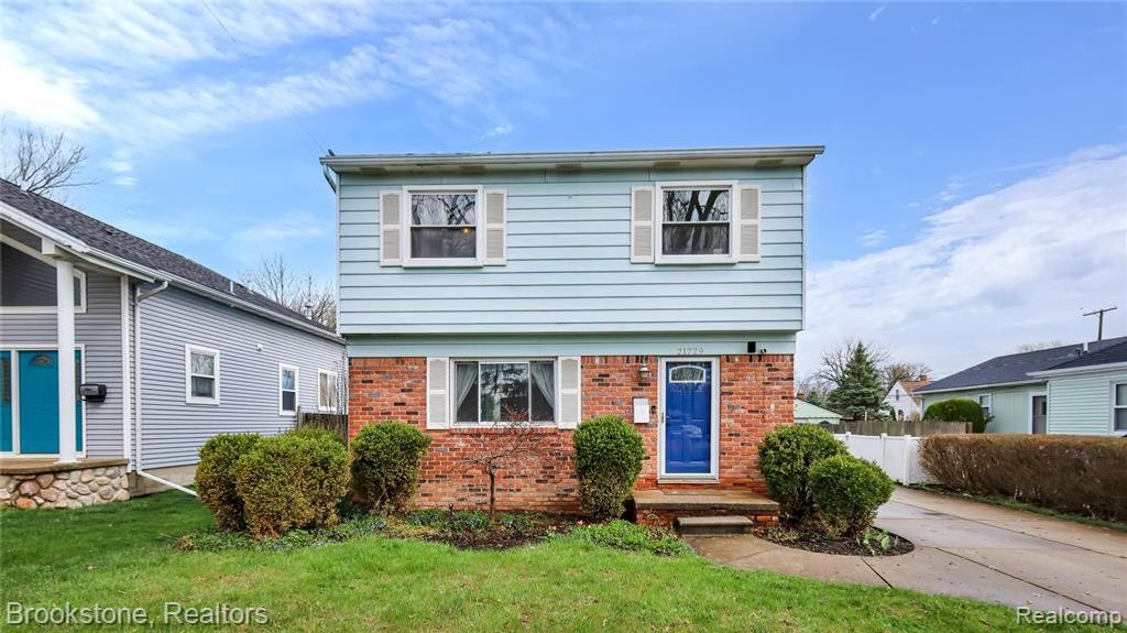 21729 Ridgeway Street, Saint Clair Shores, MI 48080