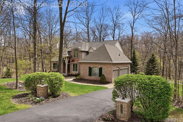 9028 Green Hickory Lane, Tyrone Township, MI 48430