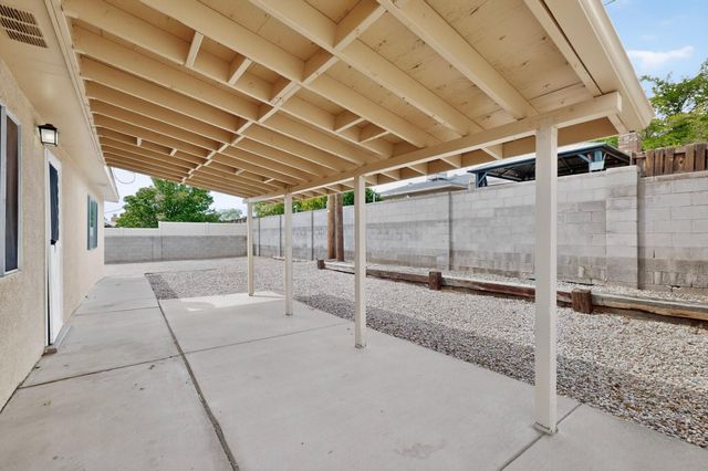 9429 Dona Marguerita Avenue NE, Albuquerque, NM 87111