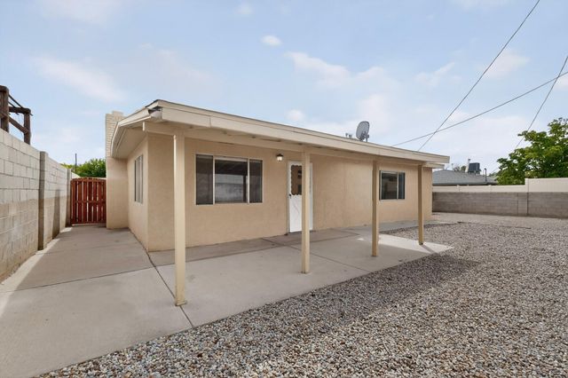 9429 Dona Marguerita Avenue NE, Albuquerque, NM 87111