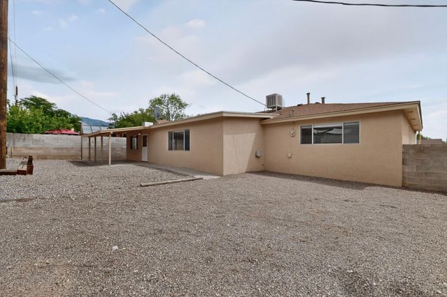 9429 Dona Marguerita Avenue NE, Albuquerque, NM 87111