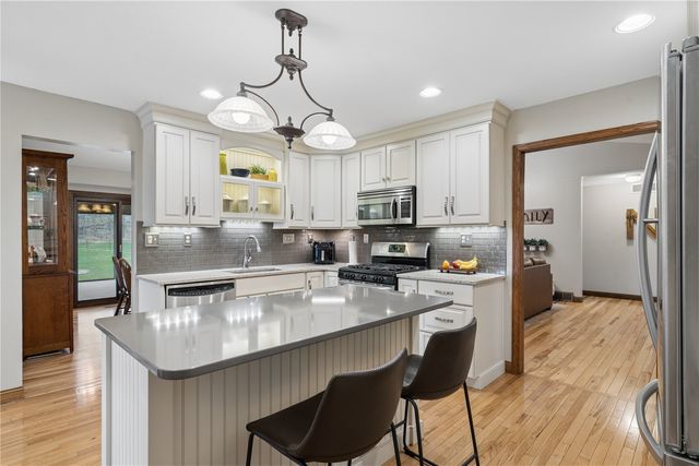 9445 Deer Ridge Dr., Cedar Rapids, IA 52411