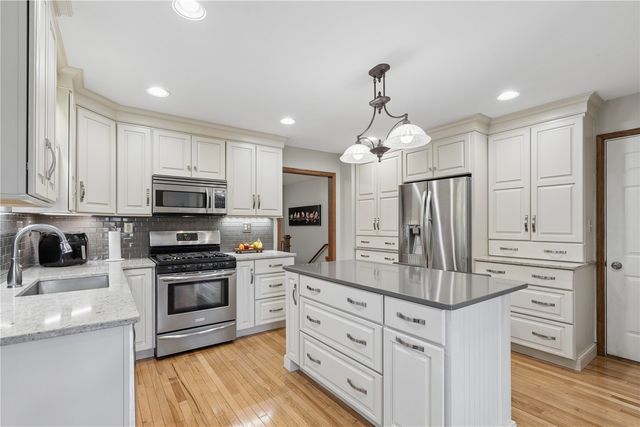 9445 Deer Ridge Dr., Cedar Rapids, IA 52411