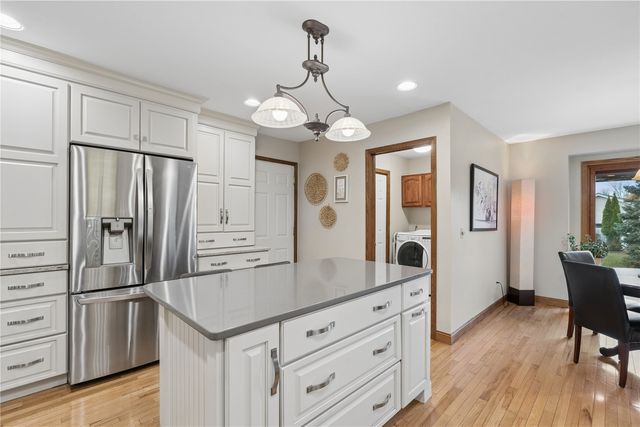 9445 Deer Ridge Dr., Cedar Rapids, IA 52411