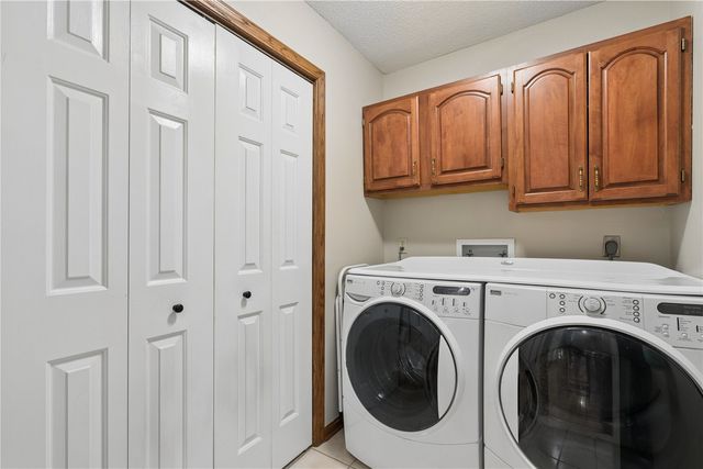9445 Deer Ridge Dr., Cedar Rapids, IA 52411