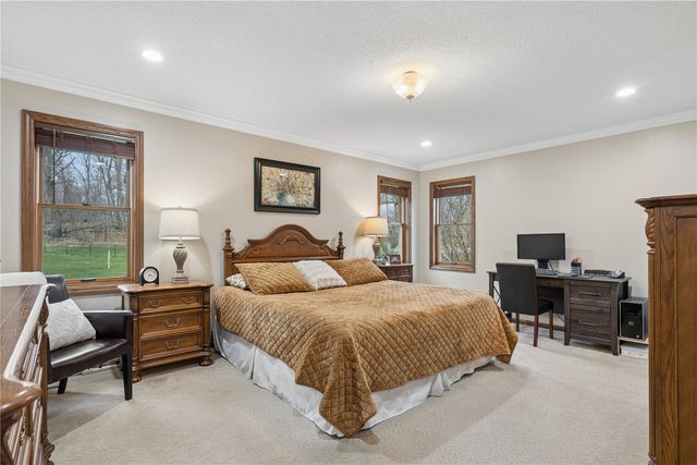 9445 Deer Ridge Dr., Cedar Rapids, IA 52411