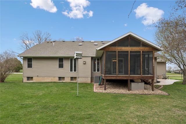 9445 Deer Ridge Dr., Cedar Rapids, IA 52411