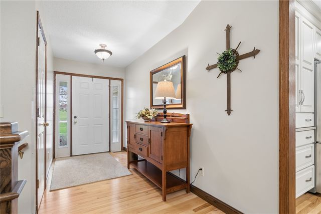 9445 Deer Ridge Dr., Cedar Rapids, IA 52411