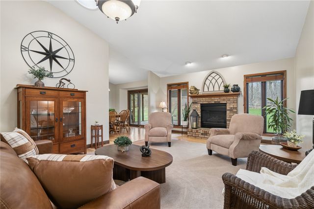 9445 Deer Ridge Dr., Cedar Rapids, IA 52411