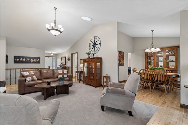 9445 Deer Ridge Dr., Cedar Rapids, IA 52411