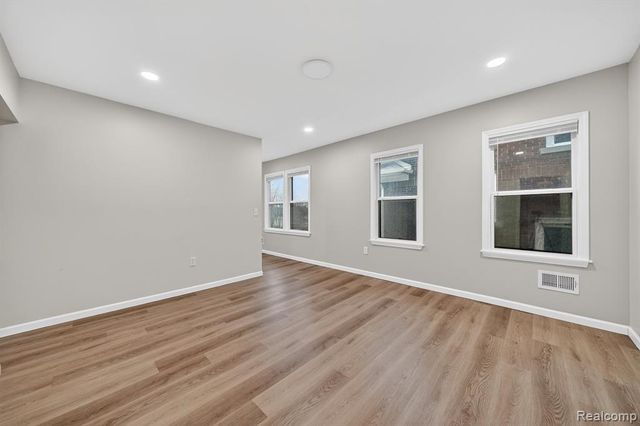 9290 Wildemere Street, Detroit, MI 48206